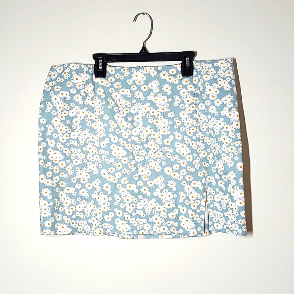 Wild Fable Ditsy Floral Daisy Mini Skirt Slit Stretch Romantic Flirty Coquette